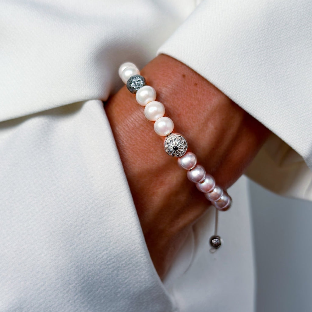 macrame_bracelet_with _pearls_and_raw_diamond 